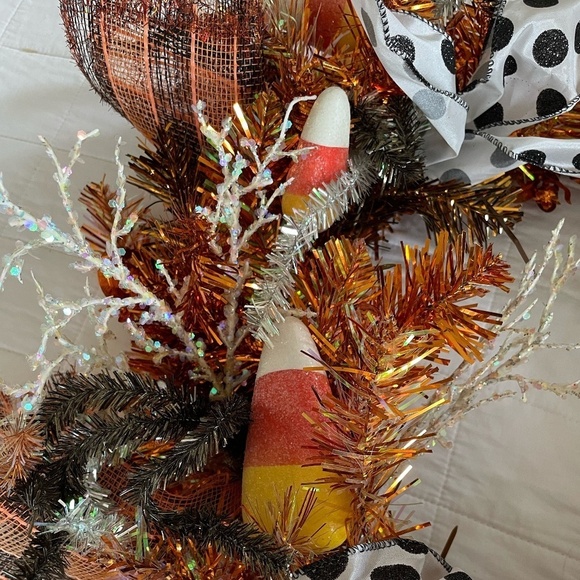 FUN HANDMADE HALLOWEEN WREATH - Picture 5 of 5